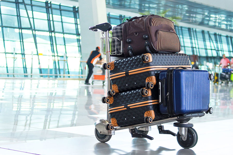 Equipaje de mano, en bodega y artículo personal: comparación entre las principales aerolíneas